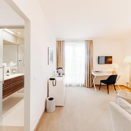 Seehotel Dr. Jilly Portschach am Woerthersee