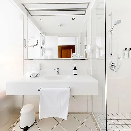 Seehotel Dr. Jilly 4* Portschach am Woerthersee